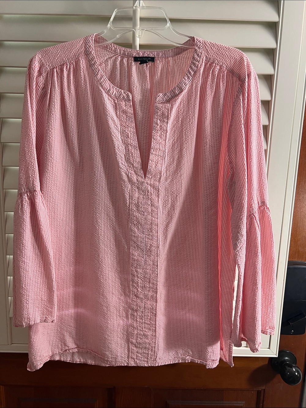 Ann Taylor Light Pink Split-Neck Seersucker  Long-Sleeve Blouse